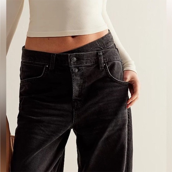 WE THE FREE Crossroads Mid Rise Slim Straight Jeans Size 29 Boyfriend Black New - Picture 7 of 16